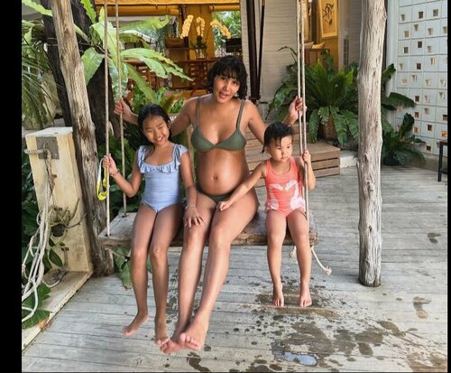 Топ модель Э.Сэлэнгэ гурав дахь үртэйгээ 